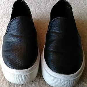London underground black slip-on skater shoes